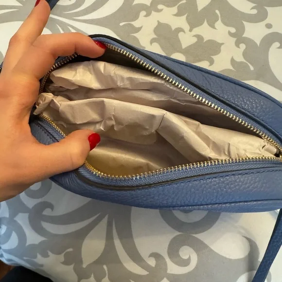 Tory Burch Navy Crossbody Bag with Gold Chain - Picture 3 of 6